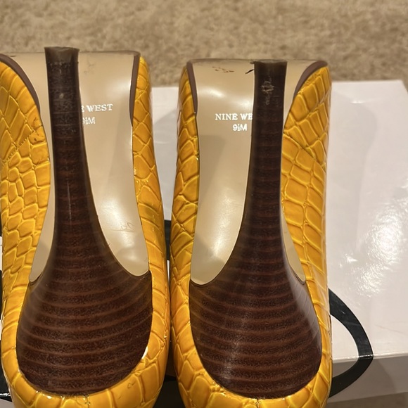 Yellow peep toe heels - Picture 5 of 5